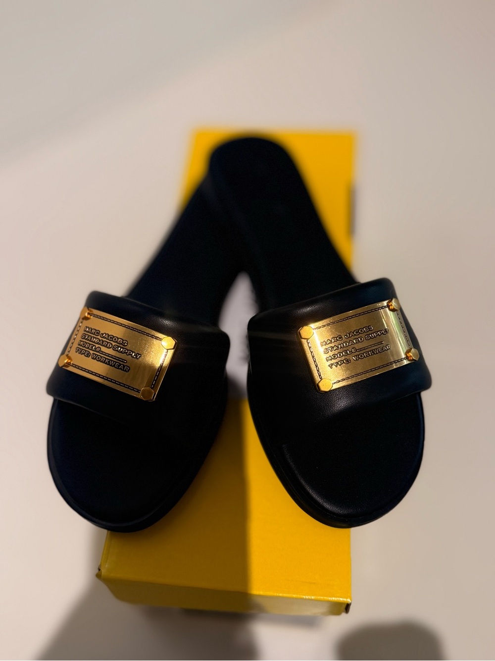 NWT Marc Jacobs plaza slides - black/ gold
